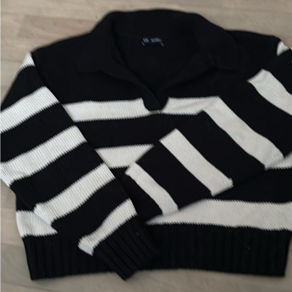 GAP Black cream stripe cotton sweater M